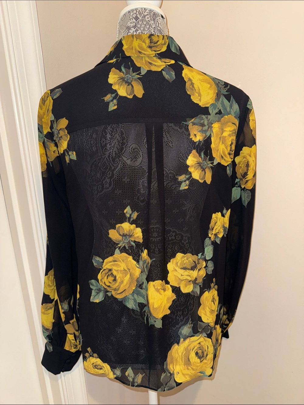 Alice and Olivia Candace Blouse size medium - Picture 6 of 9
